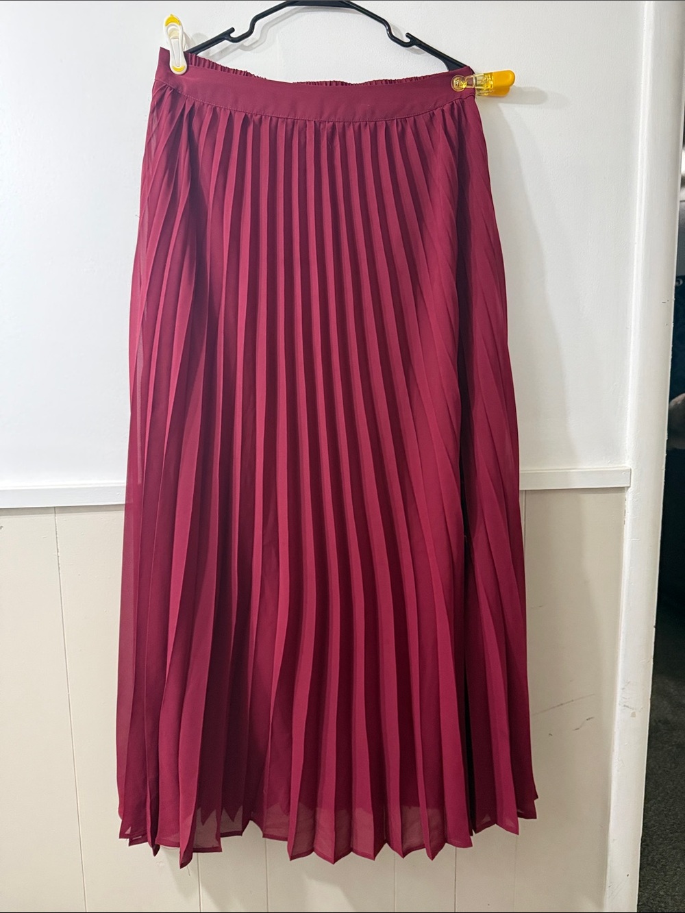 Women's Pleated Midi Skirt in Burgundy